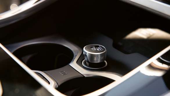 Podwójna ładowarka USB typu A i C BMW.